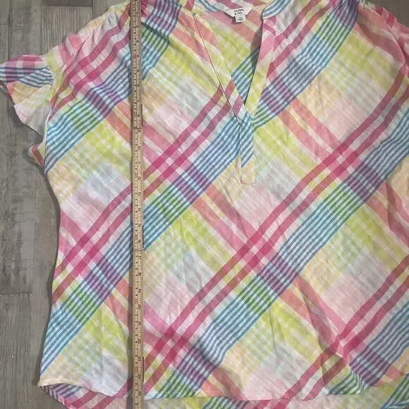 Crown & Ivy Women's Dolman Sleeve Split Neck Plaid Top size Medium - Picture 8 of 13